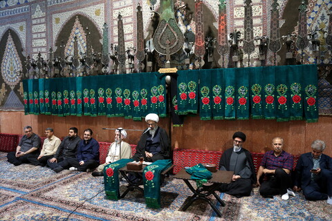 تصاویر/ مراسم سیاه پوش کردن و علم بندی در تکیه حاج سیدحسن قم