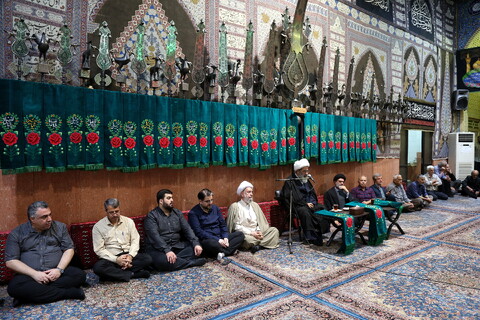 تصاویر/ مراسم سیاه پوش کردن و علم بندی در تکیه حاج سیدحسن قم