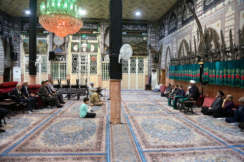 تصاویر/ مراسم سیاه پوش کردن و علم بندی در تکیه حاج سیدحسن قم