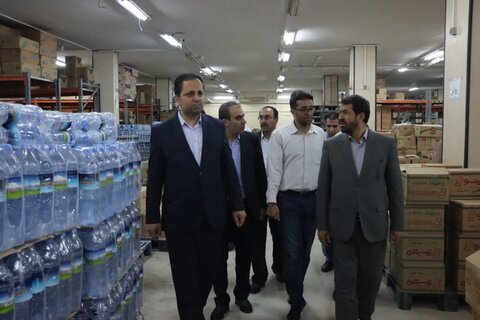 تصاویر / بازدید سرزده استاندار همدان از مراکز عرضه و توزیع کالاهای اساسی