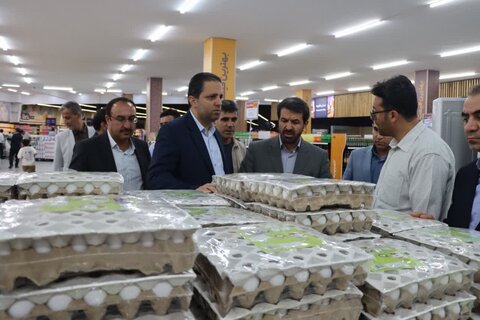 تصاویر / بازدید سرزده استاندار همدان از مراکز عرضه و توزیع کالاهای اساسی