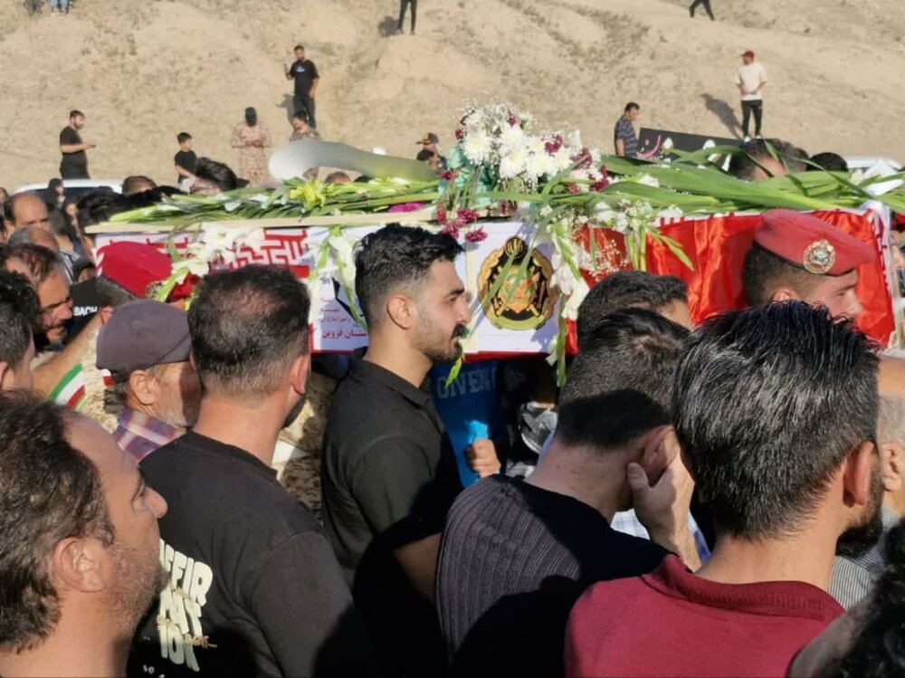 فیلم | تشییع شهید امیر حسین قاسمی از شهدای تجاوز رژیم جعلی اسراییل در روستای رادکان شهرستان تاکستان