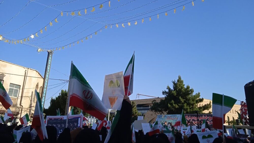 فیلم| تجمع مردم شهر اراک در محکومیت تجاوز آمریکایی ها به خاک مقدس جمهوری اسلامی ایران