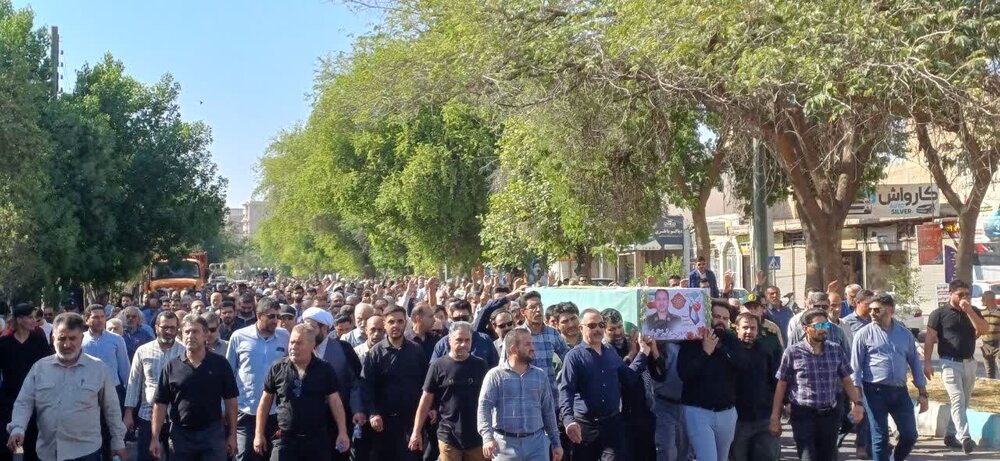 تدفین شهید راه قدس «مصطفی خزاعی» در شهرستان دزفول تدفین شهید راه قدس «مصطفی خزاعی» در شهرستان دزفول