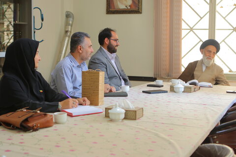 دیدار مدیرکل کانون پرورش فکری کودکان و نوجوانان با مدیر حوزه علمیه همدان