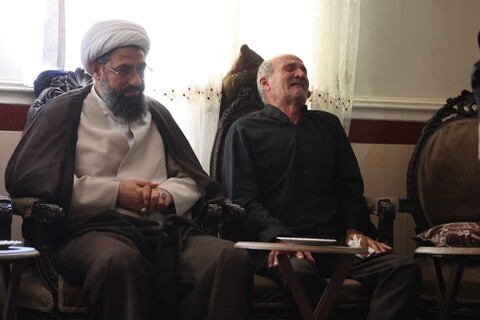 تصاویر / حضور امام جمعه همدان در منزل شهدای جنایت اخیر رژیم صهیونیستی