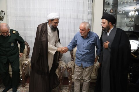 تصاویر / حضور امام جمعه همدان در منزل شهدای جنایت اخیر رژیم صهیونیستی