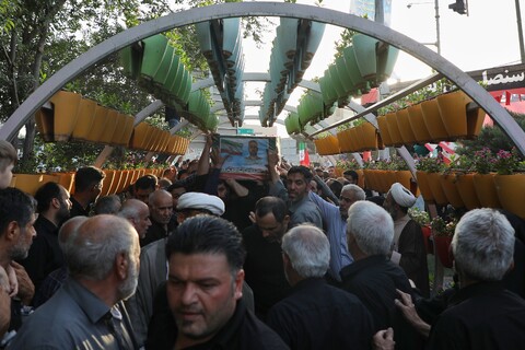 تصاویر/ تصاویر/ تشییع ۸ شهید استان قم در حملات رژیم صهیونیستی