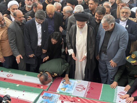 تصاویر / مراسم تشییع پیکر مطهر شهدای حملات رژیم غاصب صهیونیستی در قم