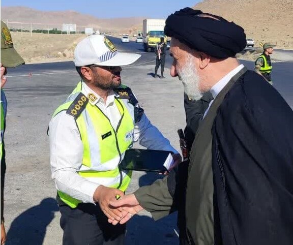 بازدید نماینده ولی‌فقیه در چهارمحال و بختیاری از ایست‌های بازرسی حافظ امنیت