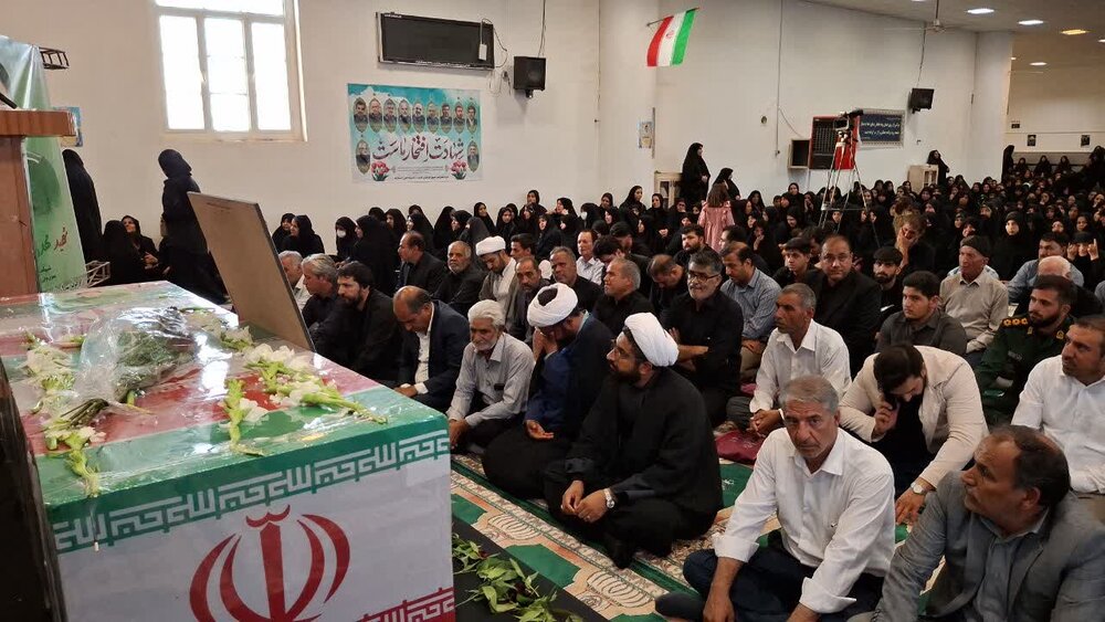 فیلم| وداع مردم با پیکر شهید مهدی عباسیان در مصلی کشکوییه رفسنجان