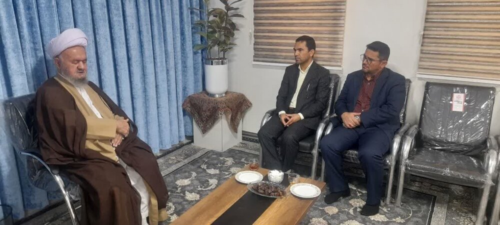 دیدار مسئولان دستگاه قضایی تاکستان با امام جمعه شهر و نماینده مردم قزوین در مجلس خبرگان