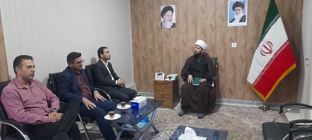 دیدار مسئولین دستگاه قضایی تاکستان با امام جمعه شهر و نماینده مردم قزوین در مجلس خبرگان