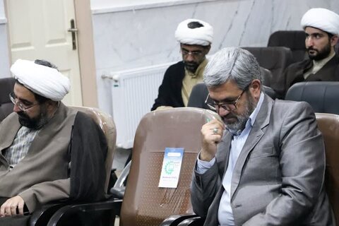 تصاویر/نشست روحانیون تبلیغی قروه با موضوع ضرورت جهاد تبیین