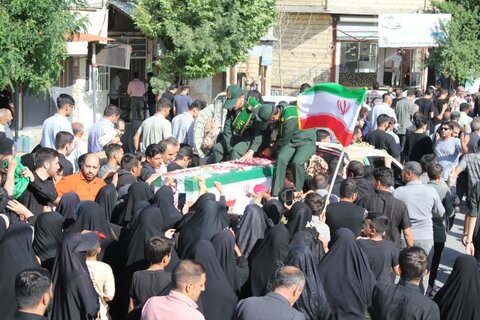 تصاویر تشییع باشکوه پیکر مطهر پاسدار شهید حسین محمودی در دلفان