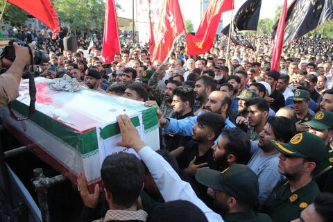 تصاویر تشییع باشکوه پیکر مطهر پاسدار شهید حسین محمودی در دلفان
