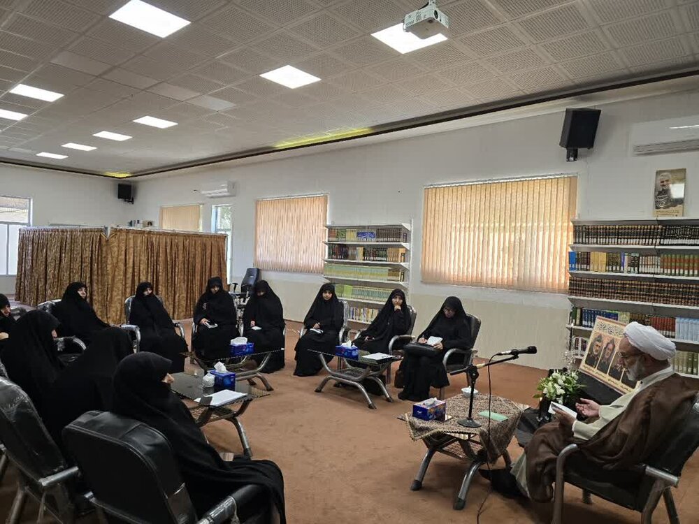 تأکید مدیر حوزه علمیه خواهران یزد بر جهاد تبیین و مقاومت در برابر تهاجم دشمن + عکس