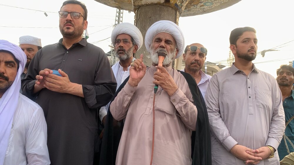 ڈیرہ اسماعیل خان میں ایران کی حمایت میں ریلی؛ ایران کی استقامت و جرأت اور رہبرِ انقلاب کو سلام عقیدت پیش