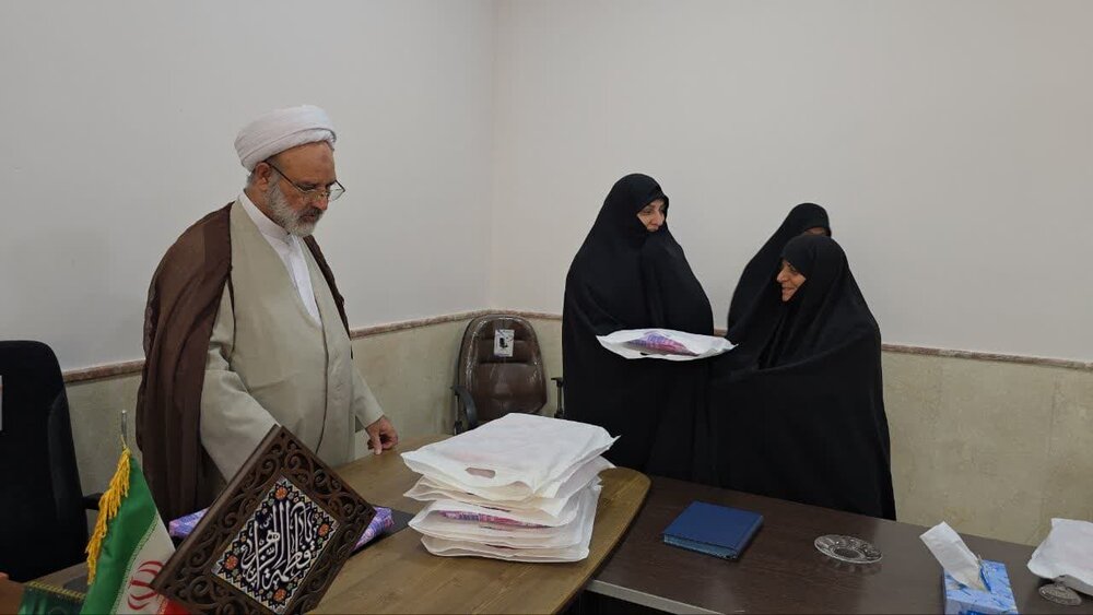 تقدیر از کارکنان مدرسه علمیه الزهرا (س) یزد+ تصاویر