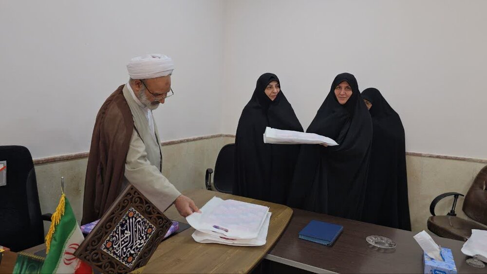 تقدیر از کارکنان مدرسه علمیه الزهرا (س) یزد+ تصاویر