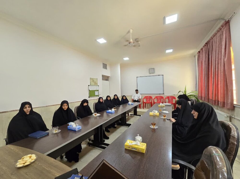 تقدیر از کارکنان مدرسه علمیه الزهرا (س) یزد+ تصاویر