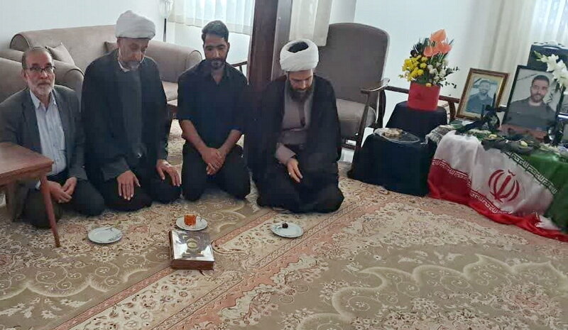دیدار نمایندگان مدیر حوزه‌های علمیه با خانواده‌های ۳ شهید حملات رژیم صهیونیستی + عکس