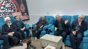 حضور فرماندار آران و بیدگل در منزل شهدای حملات رژیم صهیونیستی+ عکس