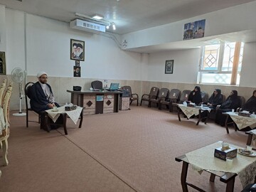 برگزاری جلسه توجیهی در نایین با حضور مداحان و مبلغان خواهر