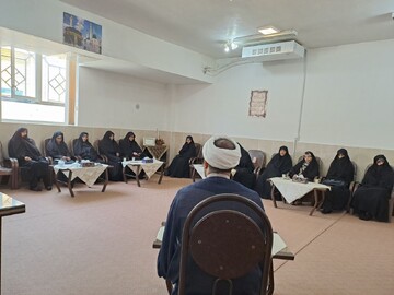 برگزاری جلسه توجیهی در نایین با حضور مداحان و مبلغان خواهر