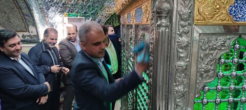 تصاویر/ آئین غبار روبی امامزاده سیدعبدالغفار(ع)شهرستان اسکو در آستانه ماه محرم