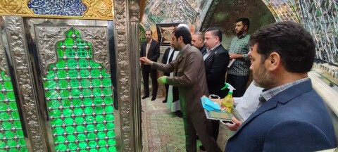 تصاویر/ آئین غبار روبی امامزاده سیدعبدالغفار(ع)شهرستان اسکو در آستانه ماه محرم