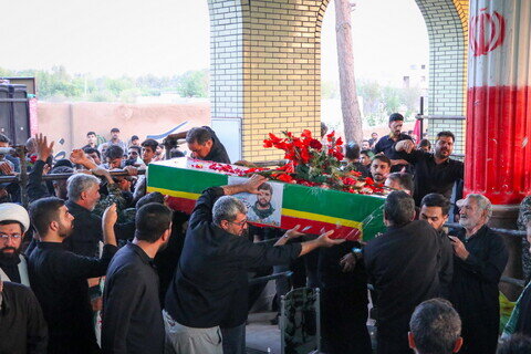 Imágenes / Ceremonia fúnebre de los dos mártires de la agresión del régimen sionista en Dorche, Isfahán