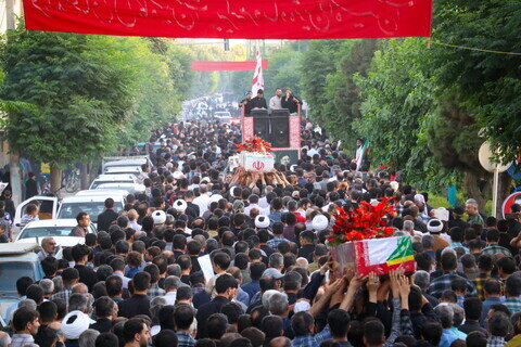 Imágenes / Ceremonia fúnebre de los dos mártires de la agresión del régimen sionista en Dorche, Isfahán