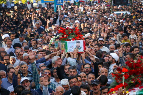 Imágenes / Ceremonia fúnebre de los dos mártires de la agresión del régimen sionista en Dorche, Isfahán