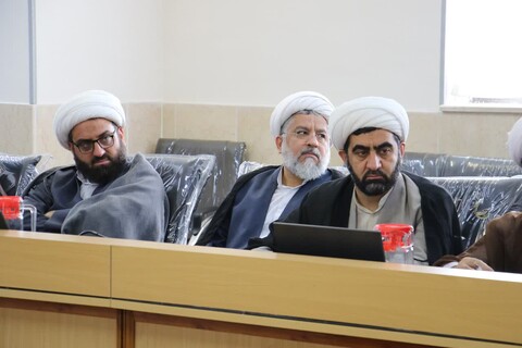 تصاویر| نشست ماهانه مدیران مدارس علمیه حوزه اصفهان