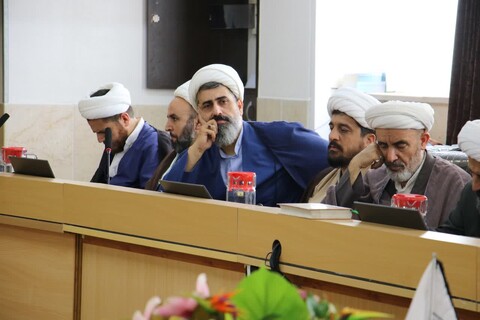 تصاویر| نشست ماهانه مدیران مدارس علمیه حوزه اصفهان