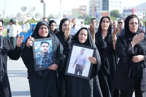 آیین تشییع و بدرقه ۱۰ شهید والامقام در خرم آباد