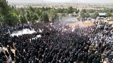 آیین تشییع و بدرقه ۱۰ شهید والامقام در خرم آباد