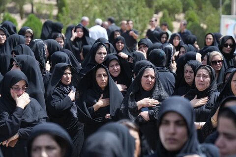 آیین تشییع و بدرقه ۱۰ شهید والامقام در خرم آباد