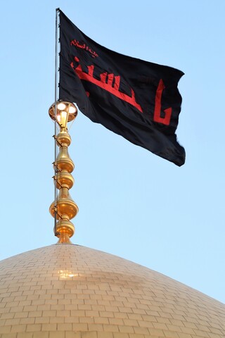 تصاویر/آیین تعویض پرچم گنبد حرم حضرت فاطمه معصومه(س) در شل اول محرم الحرام