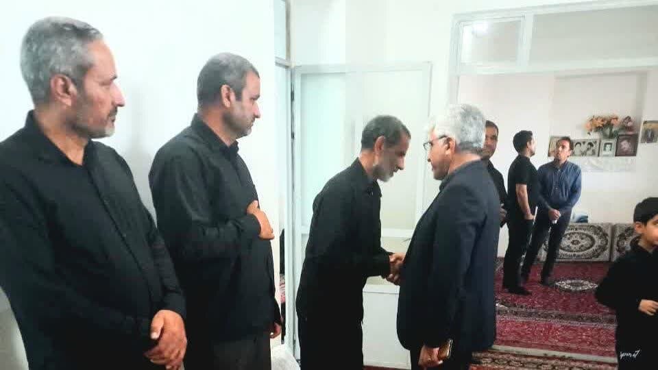 حضور فرماندار آران و بیدگل در منزل شهدای حملات رژیم صهیونیستی+ عکس