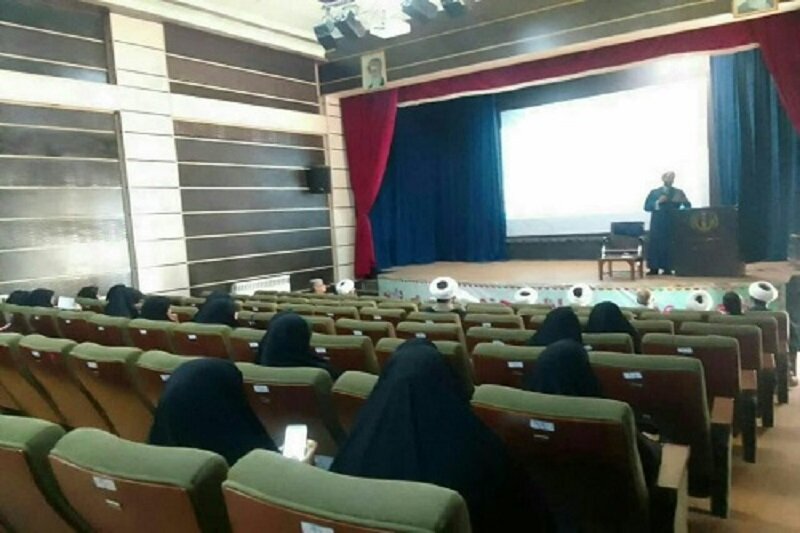 کارگاه تبیینی مسائل روز ویژه مبلغان و فعالان فرهنگی هرسین برگزار شد+ عکس
