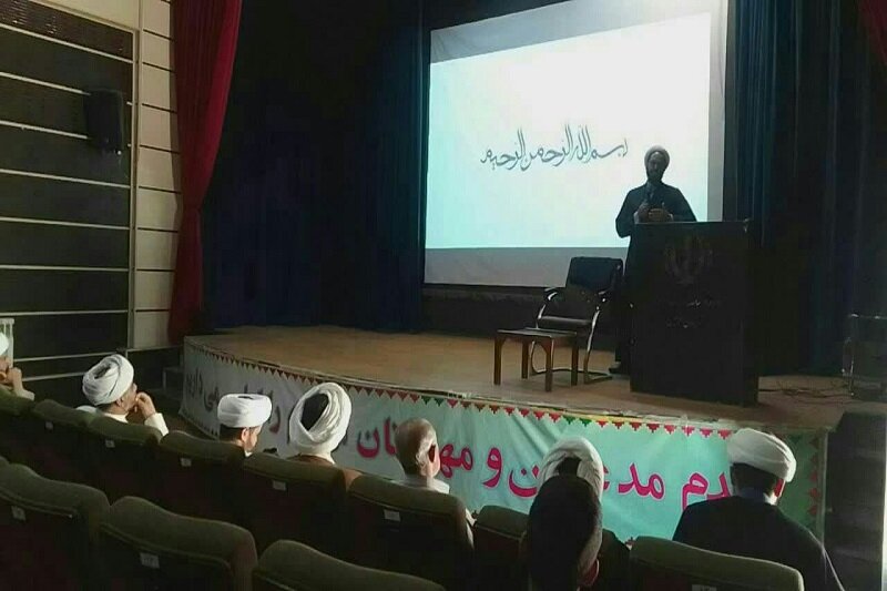 کارگاه تبیینی مسائل روز ویژه مبلغان و فعالان فرهنگی هرسین برگزار شد+ عکس