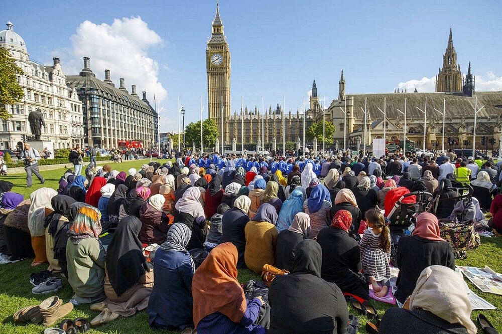 British Report: Anti-Muslim Hatred Threatens Social Unity and Burdens the Economy
