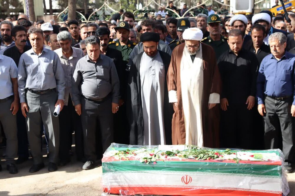 تصاویر/ تشییع پیکر شهید رضا رضایی از شهدای مدافع وطن در کوهدشت