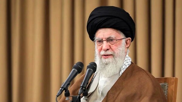 İslam İnkılabı Rehberi: Siyonist Rejim, İslam Cumhuriyeti’nin Darbeleri Alltında Neredeyse Yıkıldı ve Ezildi