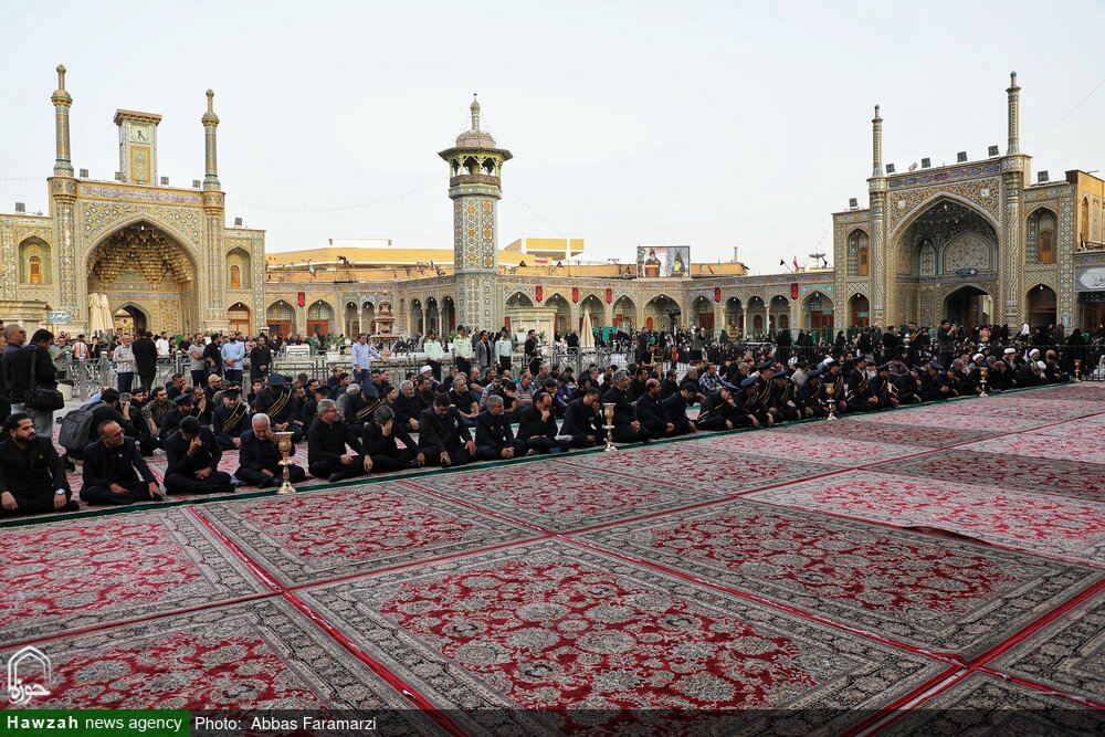 تصاویر/آیین تعویض پرچم گنبد حرم حضرت فاطمه معصومه(س) در شل اول محرم الحرام