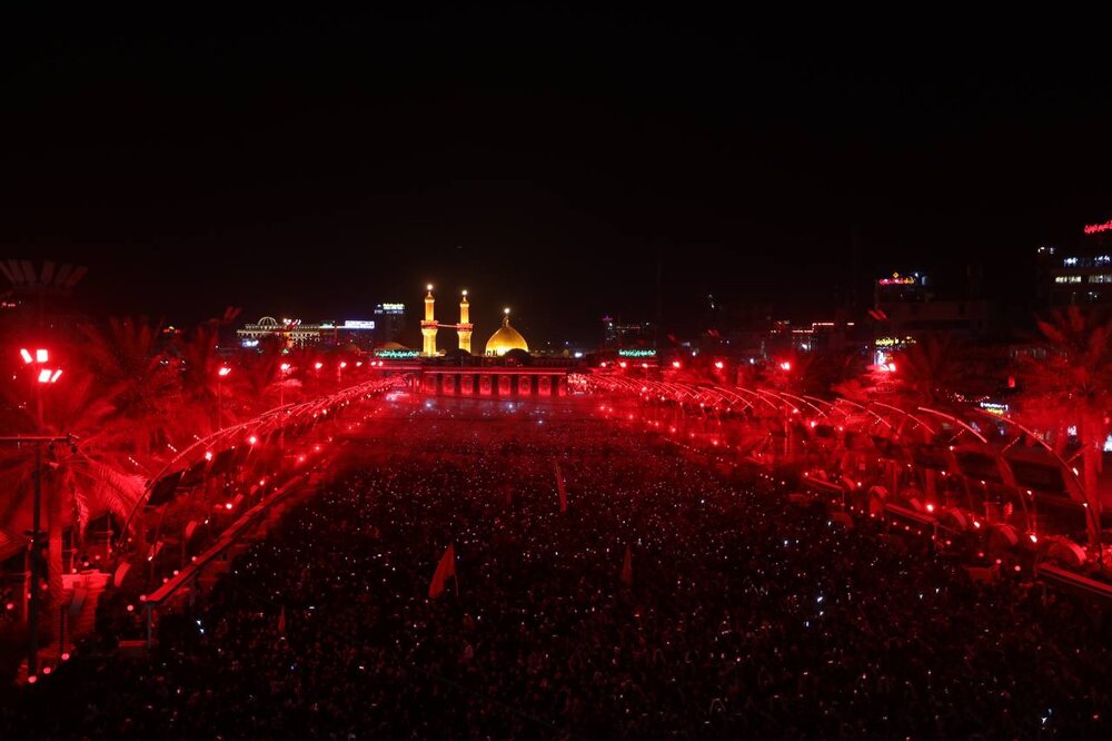 بين هتافات "لبيك يا حسين".. راية العزاء السوداء ترفع على قبة مرقد الإمام الحسين (ع) (صور + فيديو)