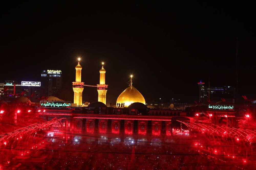 بين هتافات "لبيك يا حسين".. راية العزاء السوداء ترتفع على قبة مرقد الإمام الحسين (ع) (فيديو + صور)
