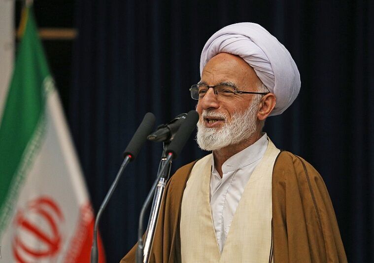 ملت ایران با قدرت قله‌های افتخار را فتح می‌کند